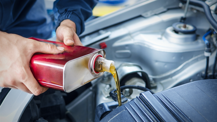 Tippek, milyen olajat tölts az autóba